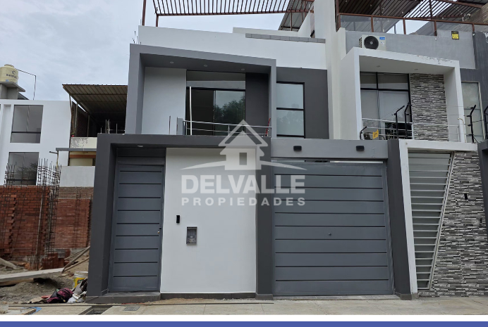 VENTA DE CASA CON PISCINA EN MIRAFLORES COUNTRY CLUB